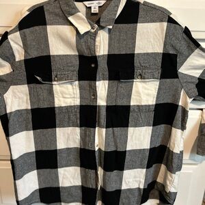 Old Navy Black and White Casual Button Down Shirt